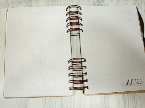 AGENDAS 2026 TAPAS EN MADERA - Image 2